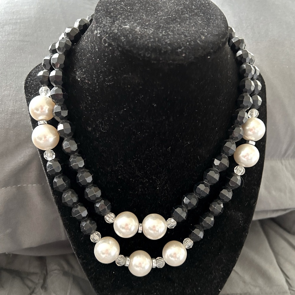 Black beaded and pearl chunky choker
